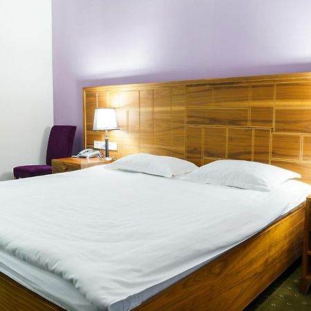 The Square Hotel Astana Luaran gambar