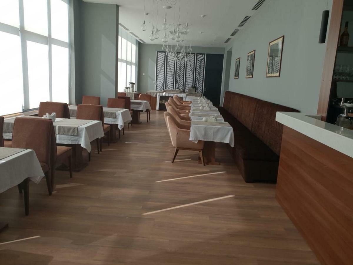 The Square Hotel Astana Luaran gambar