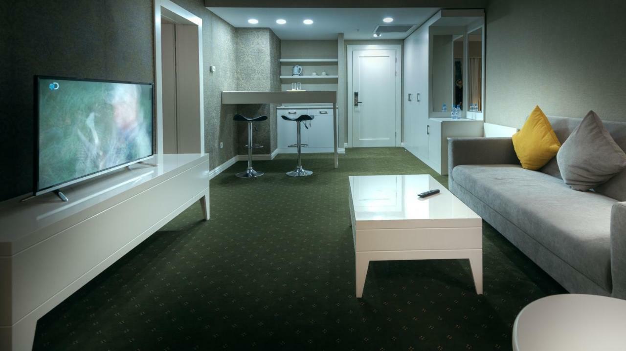 The Square Hotel Astana Luaran gambar