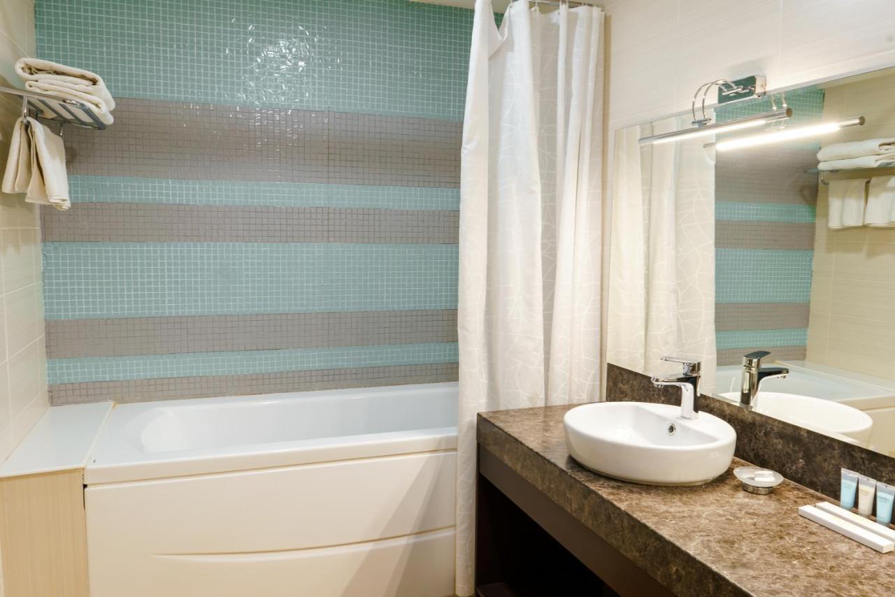 The Square Hotel Astana Luaran gambar