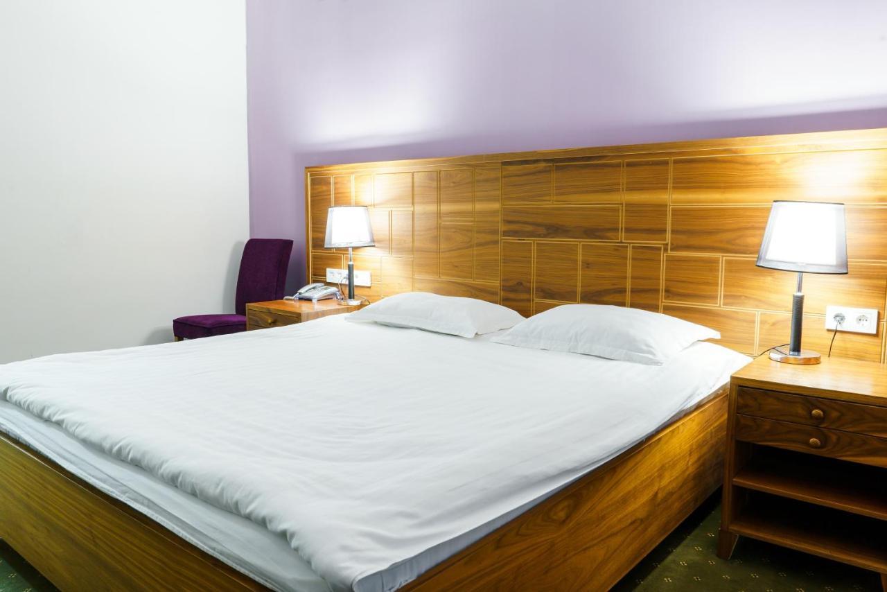 The Square Hotel Astana Luaran gambar