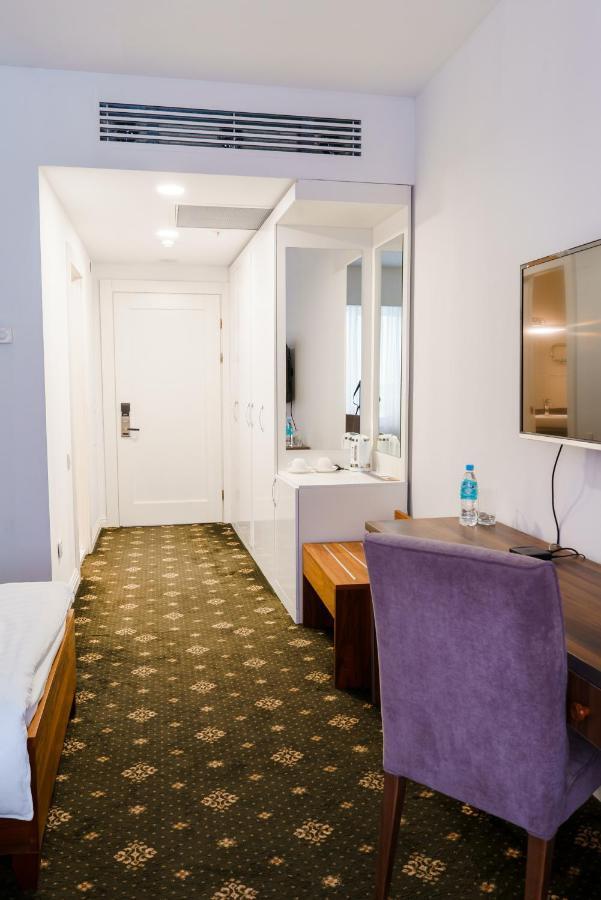 The Square Hotel Astana Luaran gambar