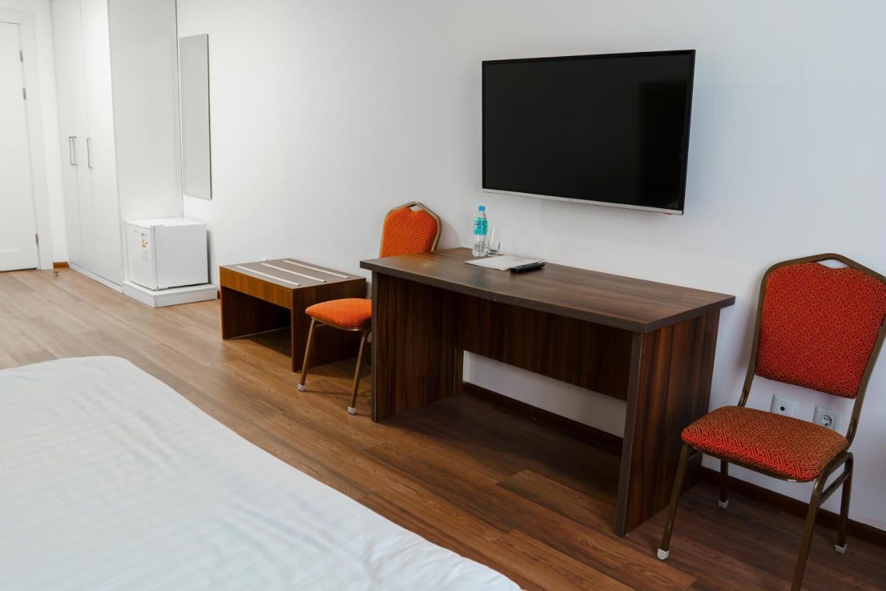 The Square Hotel Astana Luaran gambar
