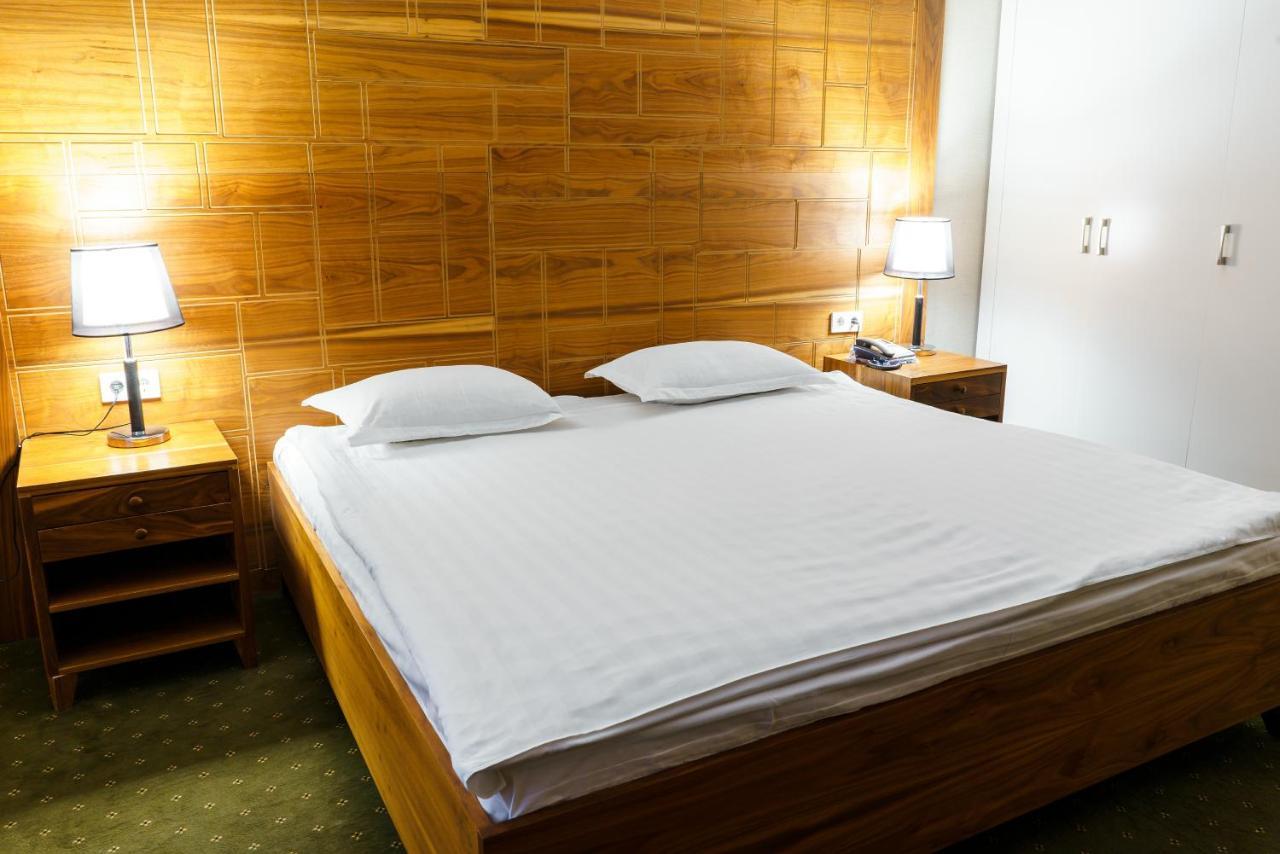 The Square Hotel Astana Luaran gambar